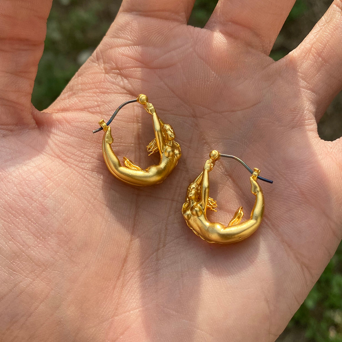 VENUS HOOP EARRINGS