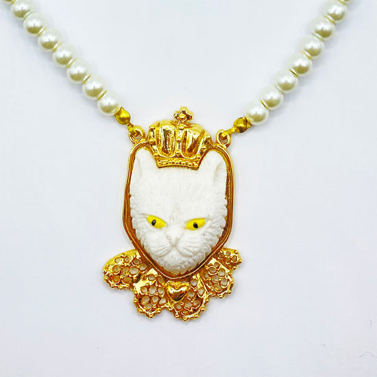 CAT COUTURE WHITE NECKLACE