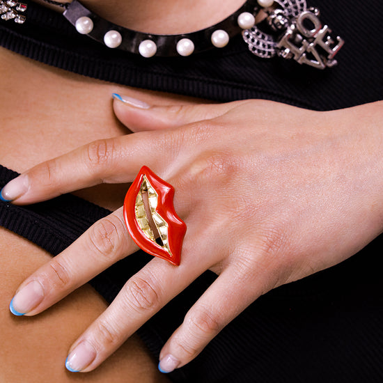 RED LIPS RING